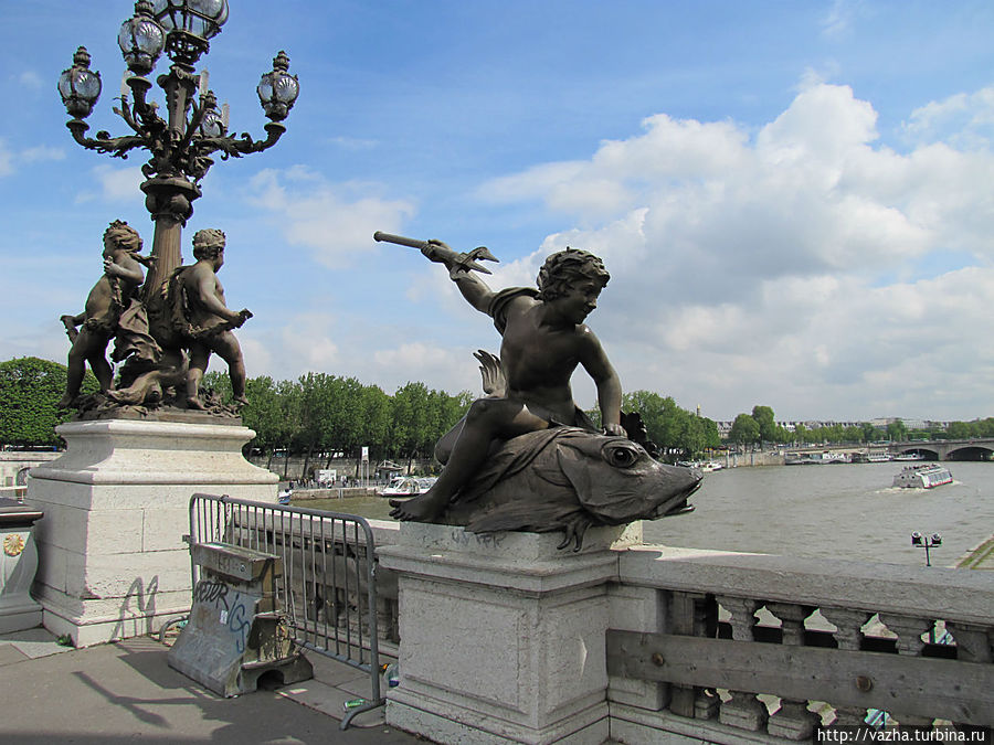 Скульптура на мосту Париж, Франция