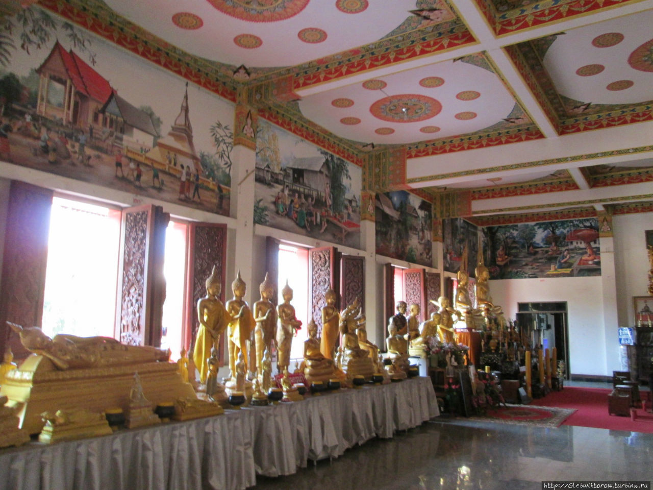 Осмотр королевской ступы Кхон-Каен, Таиланд
