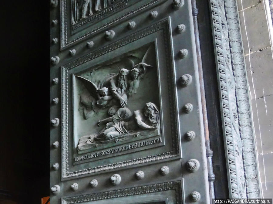Церковь Мадлен в Париже. Апостолы славян-покровители Европы Париж, Франция