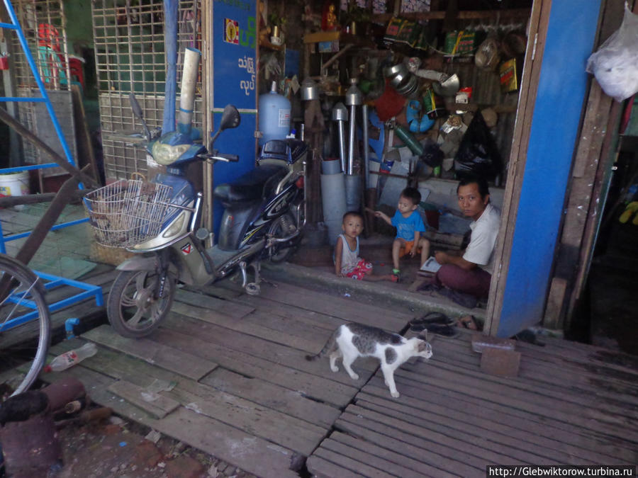 Нетуристический Янгон. Прогулка по Thanthumar Rd. Янгон, Мьянма Нетуристический Янгон. Прогулка по Thanthumar Rd. Янгон, Мьянма