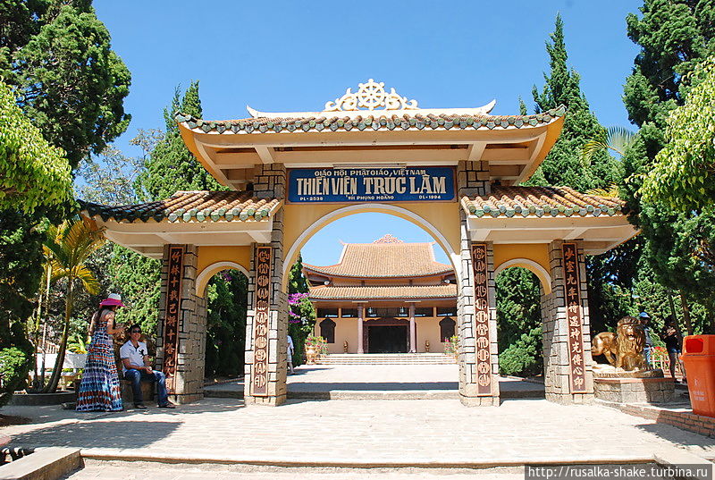 Монастырь в пригороде Далата Далат, Вьетнам