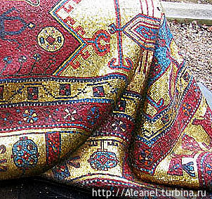 Мозаичный ковер на могиле Рудольфа Нуриева Париж, Франция