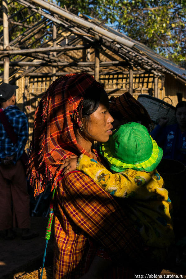 Рынок на озере Инле. День 1 Озеро Инле, Мьянма Рынок на озере Инле. День 1 Озеро Инле, Мьянма