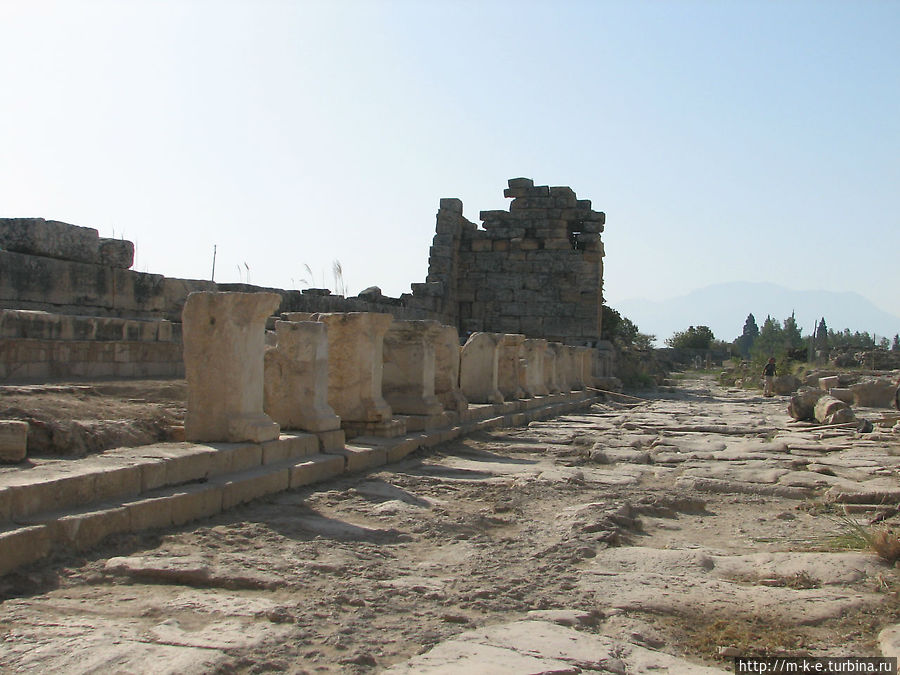 Нимфея тритонов Памуккале (Иерополь античный город), Турция