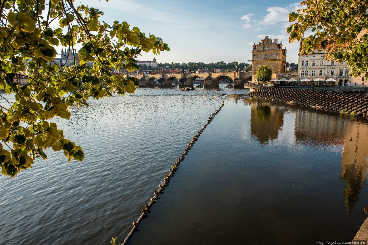 ОТ Танцующего деконструктивизма к Карлову Мосту Прага, Чехия