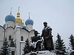 Благовещенский собор и памятник Зодчим Кремля
