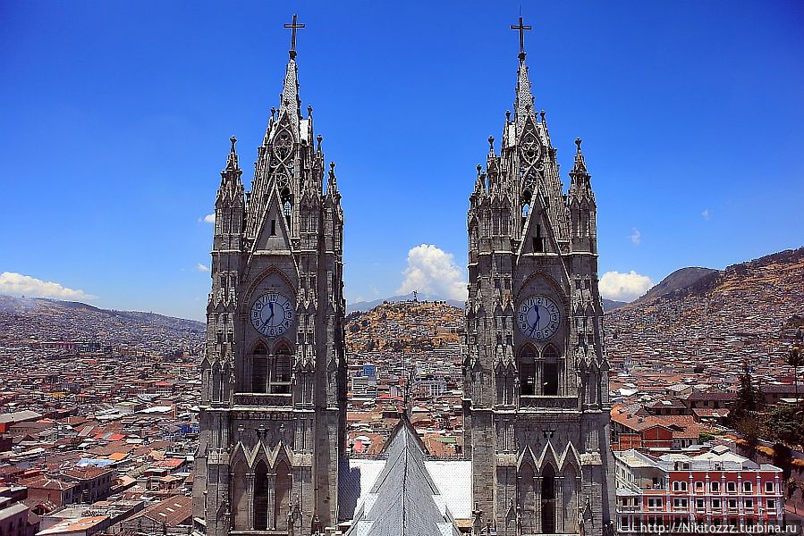 Вид на базилику и холм. Кито, Эквадор