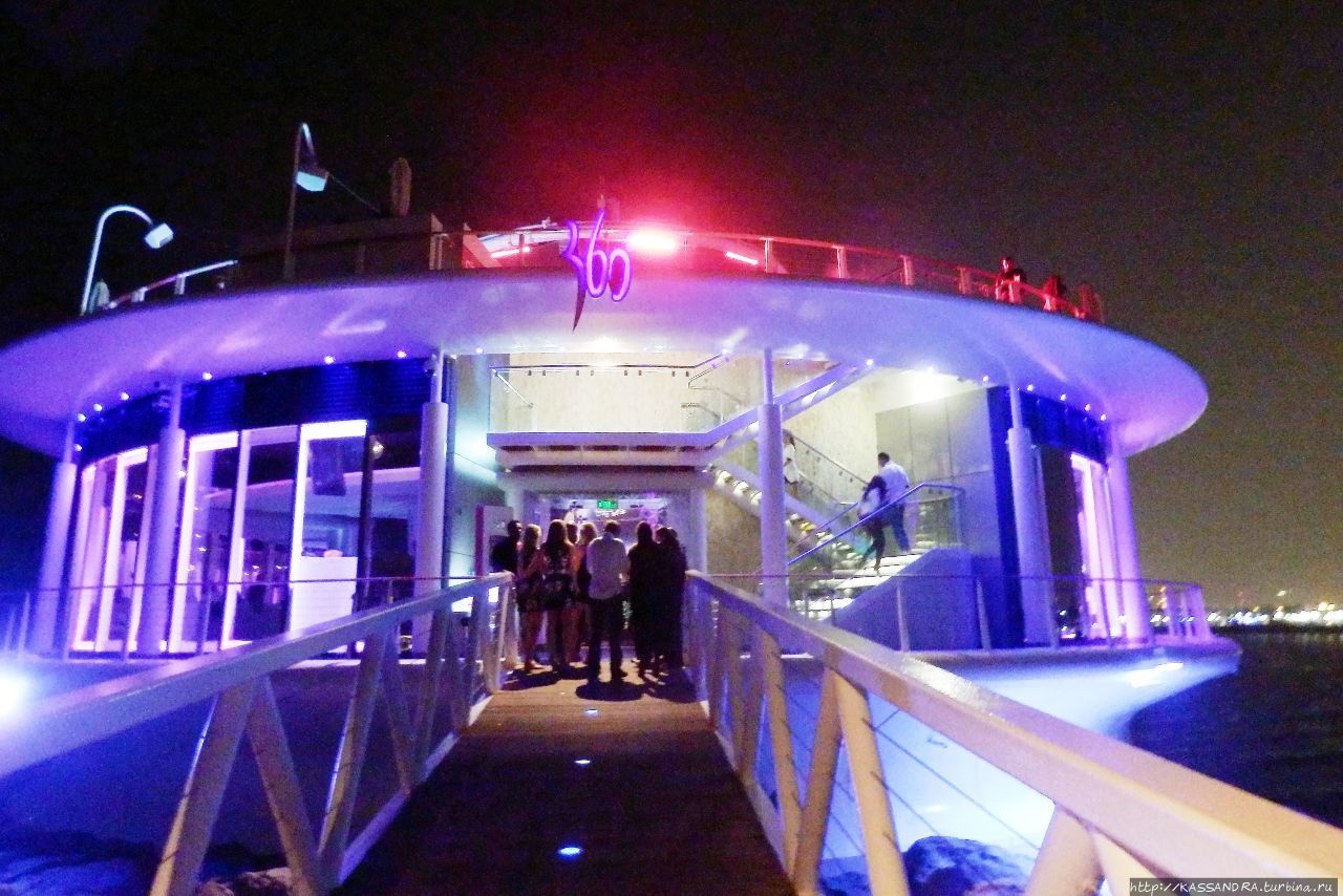 Ночная жизнь  Дубая.  Клуб 360 Degrees в районе Умм-Сукейм Дубай, ОАЭ