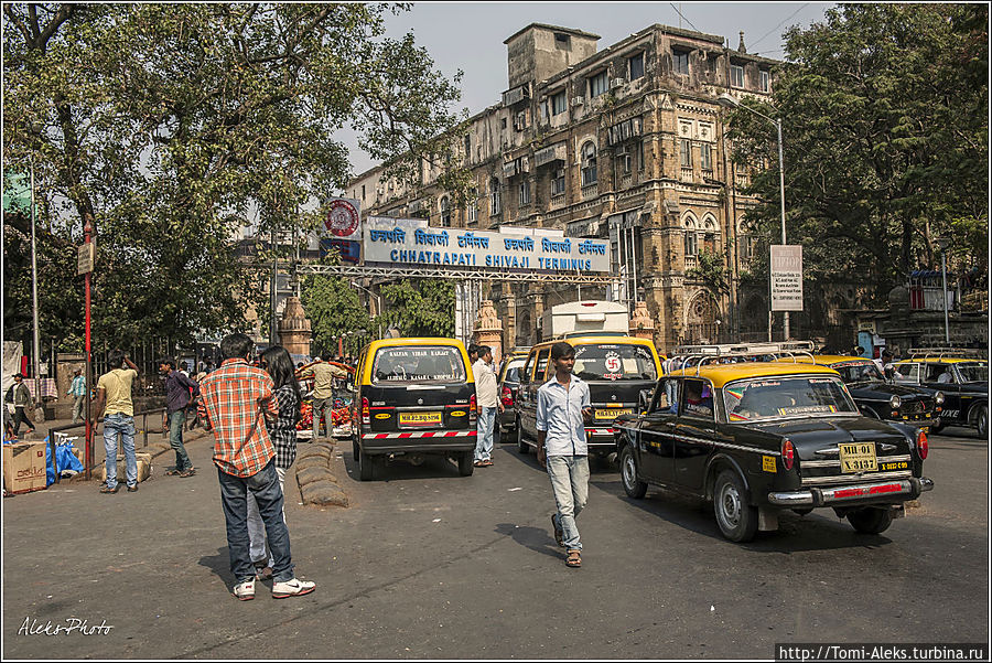 Вход в вокзал с обратной стороны...
* Вход в вокзал с обратной стороны...
*