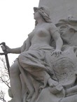 Памятник сынам Кале. Фигура Доблестьи с мечом и гербом Кале. Фото из интерента