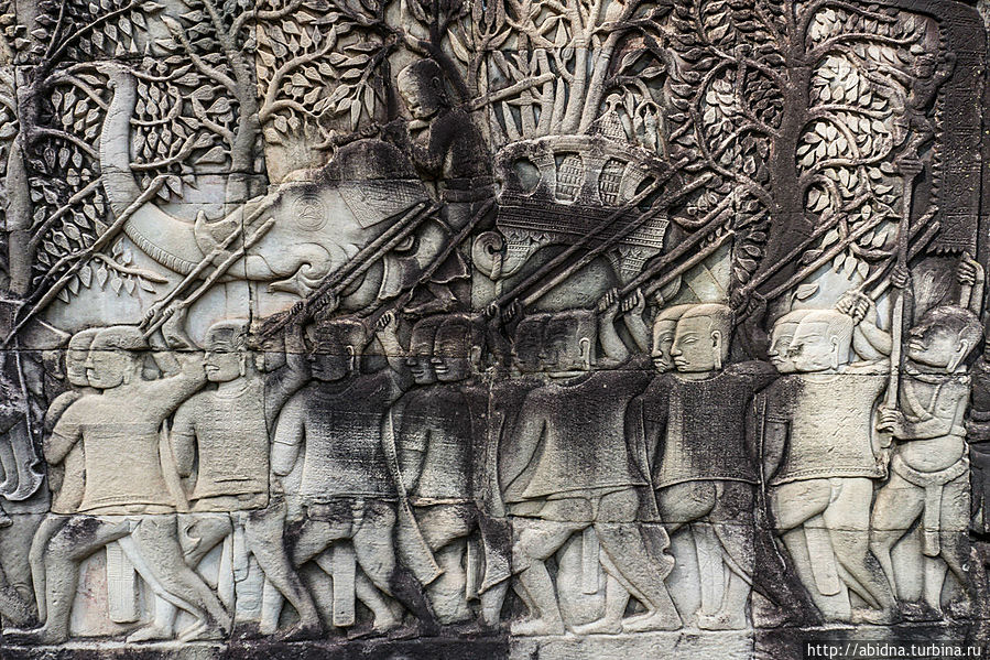 Барельеф с изображением жизни кхмеров Ангкор (столица государства кхмеров), Камбоджа