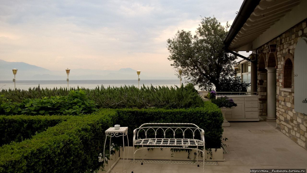 Сирмионе — курорт на озере Гарда Сирмионе, Италия