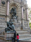 Один из парижских фонтанов