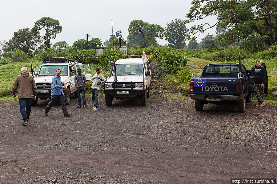 Сейчас посетители парка это работники гуманитарных организаций и миссии ООН. Их легко опознать по машинам. Национальный парк Кахузи-Биега, ДР Конго
