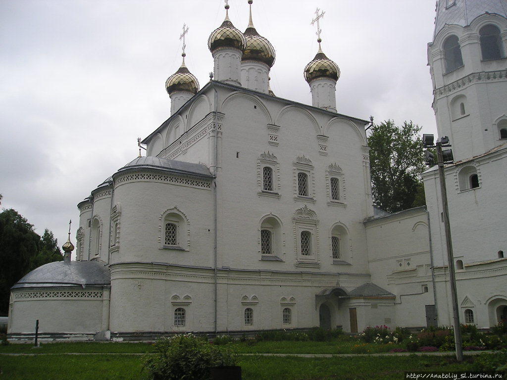 Благовещенский храм с колокольней, построенный в 1682—1689 г.г. Вязники, Россия