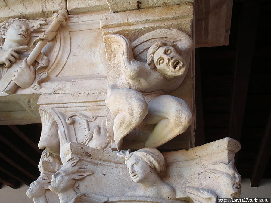 Загадки монастыря Дуэний  в Саламанке Саламанка, Испания
