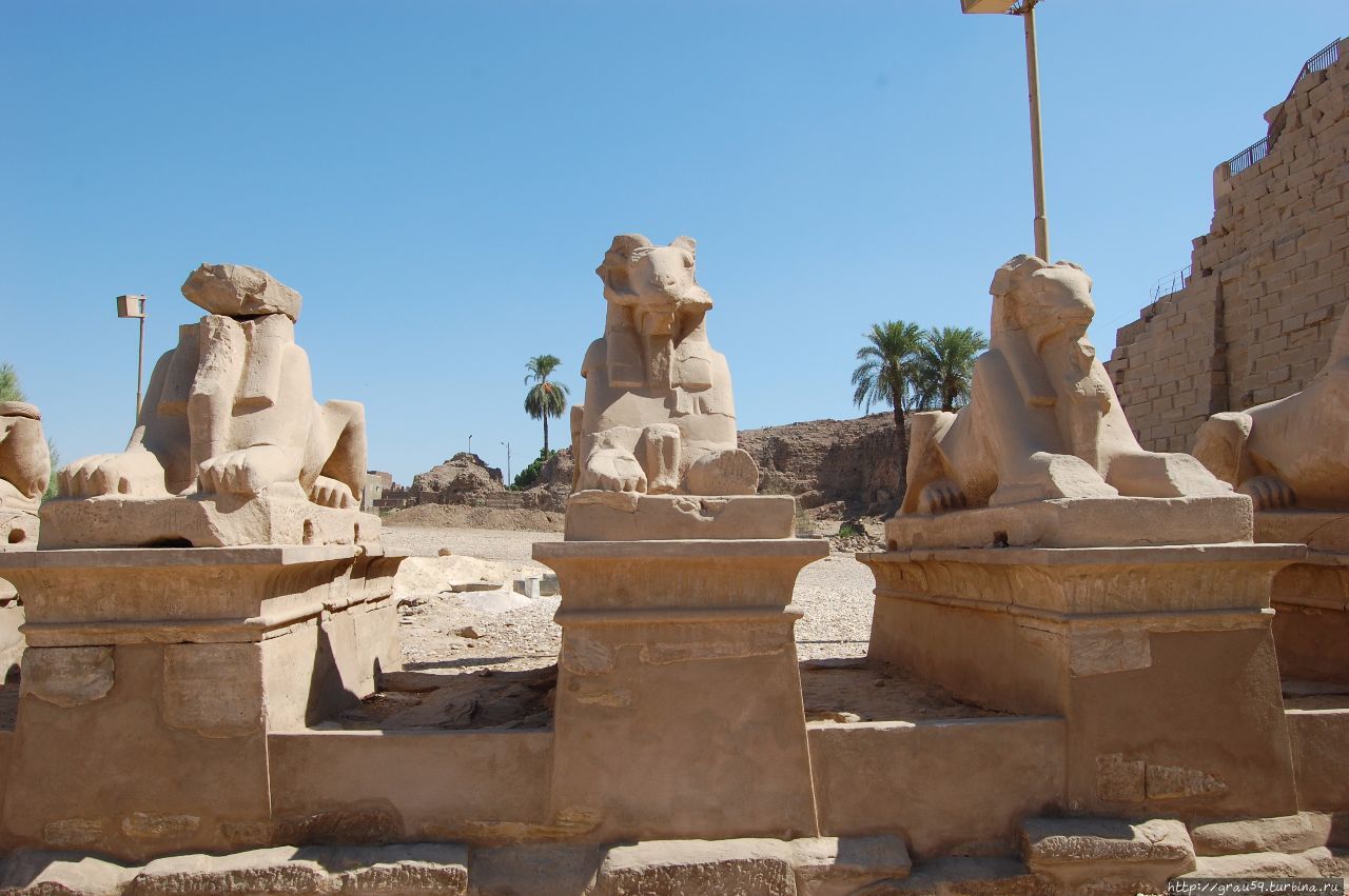 Между царством живых и царством мёртвых Луксор, Египет
