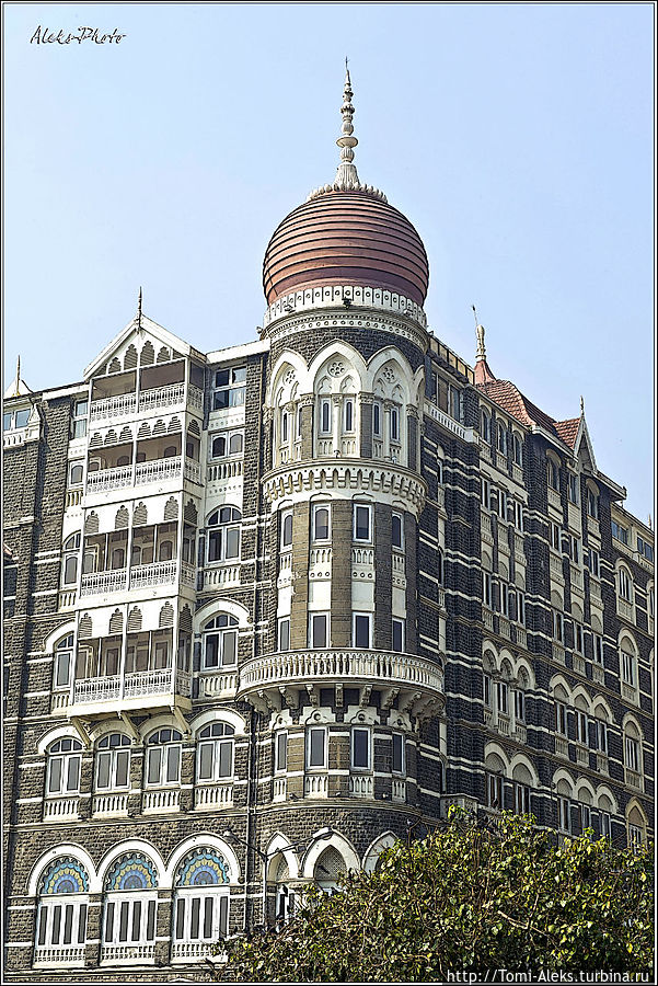 В отеле, с видом на Аравийское море, часто останавливались британцы самого высокого ранга. Здесь выступали лучшие американские и британские музыканты. В отеле есть В отеле, с видом на Аравийское море, часто останавливались британцы самого высокого ранга. Здесь выступали лучшие американские и британские музыканты. В отеле есть