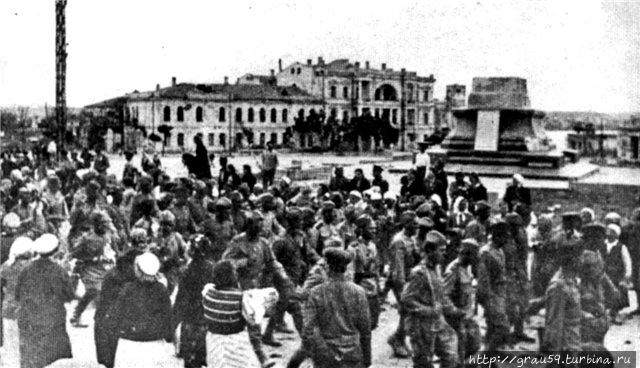 1944 год. Остался только пьедестал (фото из Интернета) Севастополь, Россия