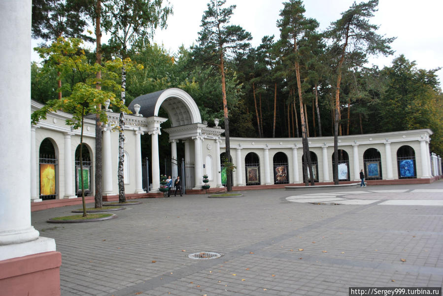 Парк Челюскинцев. Главный вход. Минск, Беларусь