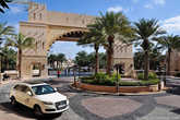 И еще немного о «Дубайской Венеции» — курорте Madinat Jumeirah. Иначе этот курорт называют «город в городе».