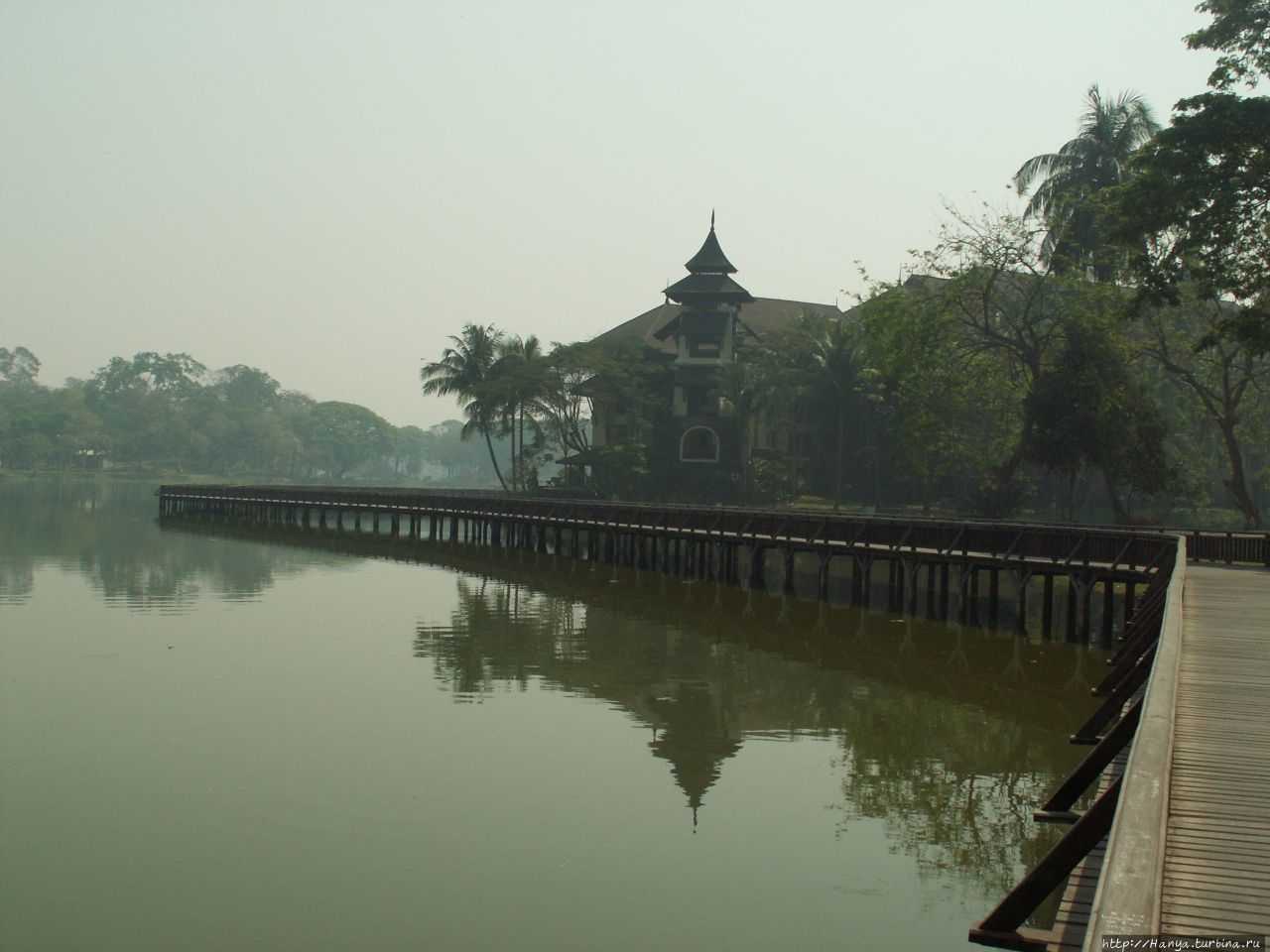 Озеро Kandawgyi Lake в Ян