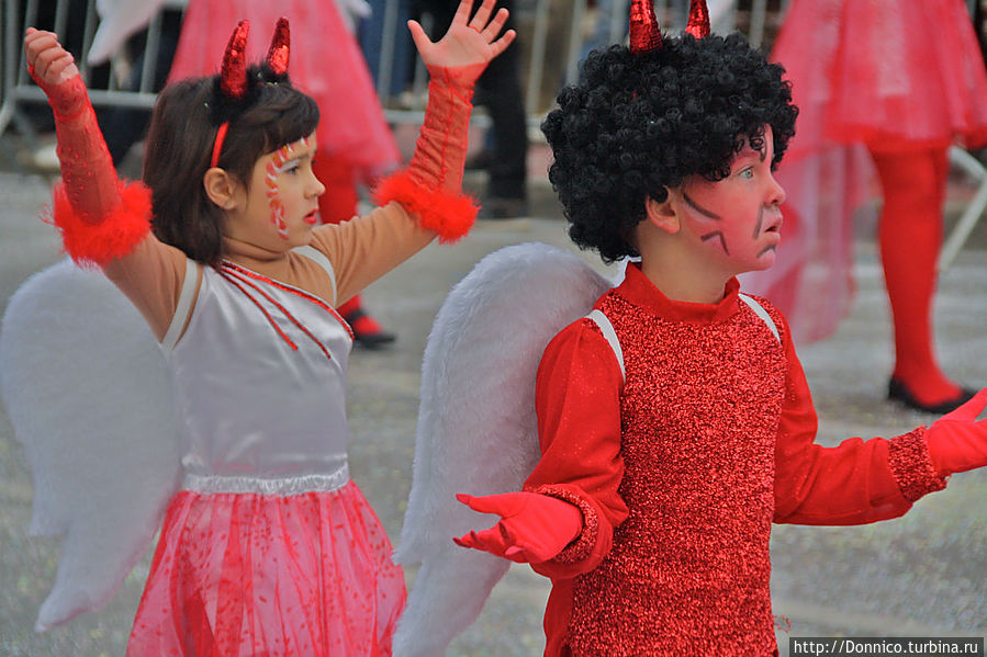 маленькие дьяволята с ангельскими крыльями не знали что им делать, как им быть? Плайя-д-Аро, Испания