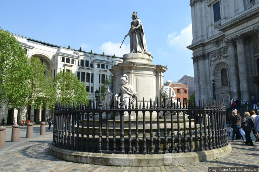 Памятник королеве Анне. Лондон, Великобритания