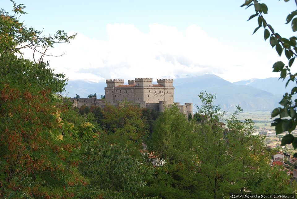 Кастелло Пикколомини (Челано) / Castello Piccolomini di Celano