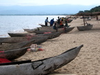 Все лодки местных рыбаков выдолблены из цельного ствола дерева