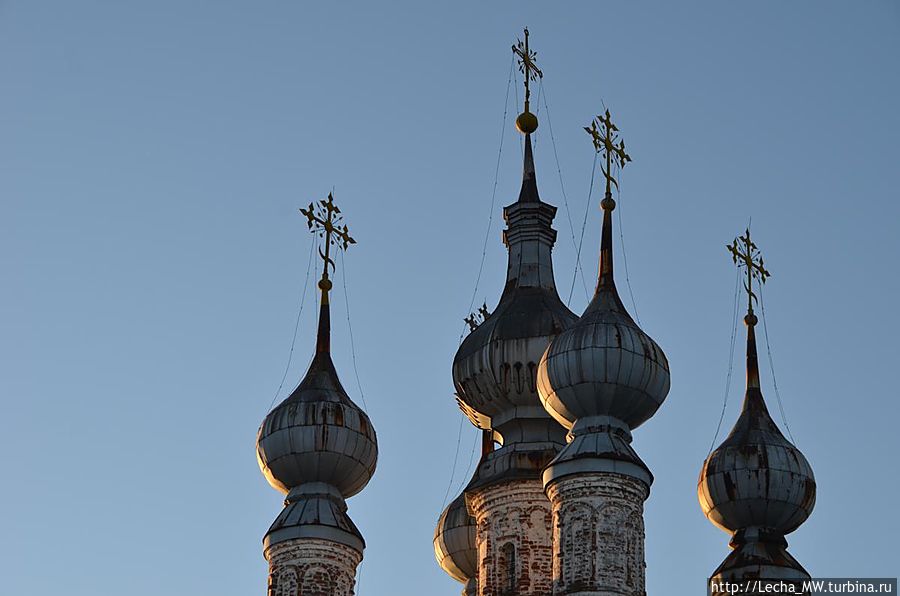 Купола надвратной церкви Юрьев-Польский, Россия