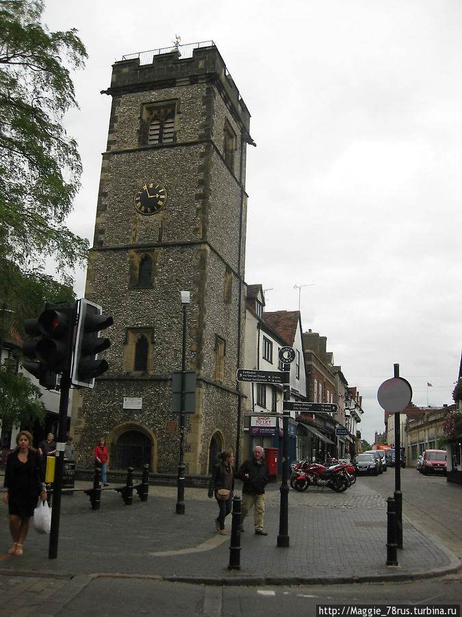 Знаменитая средневековая башня с часами Сент-Олбанс, Великобритания