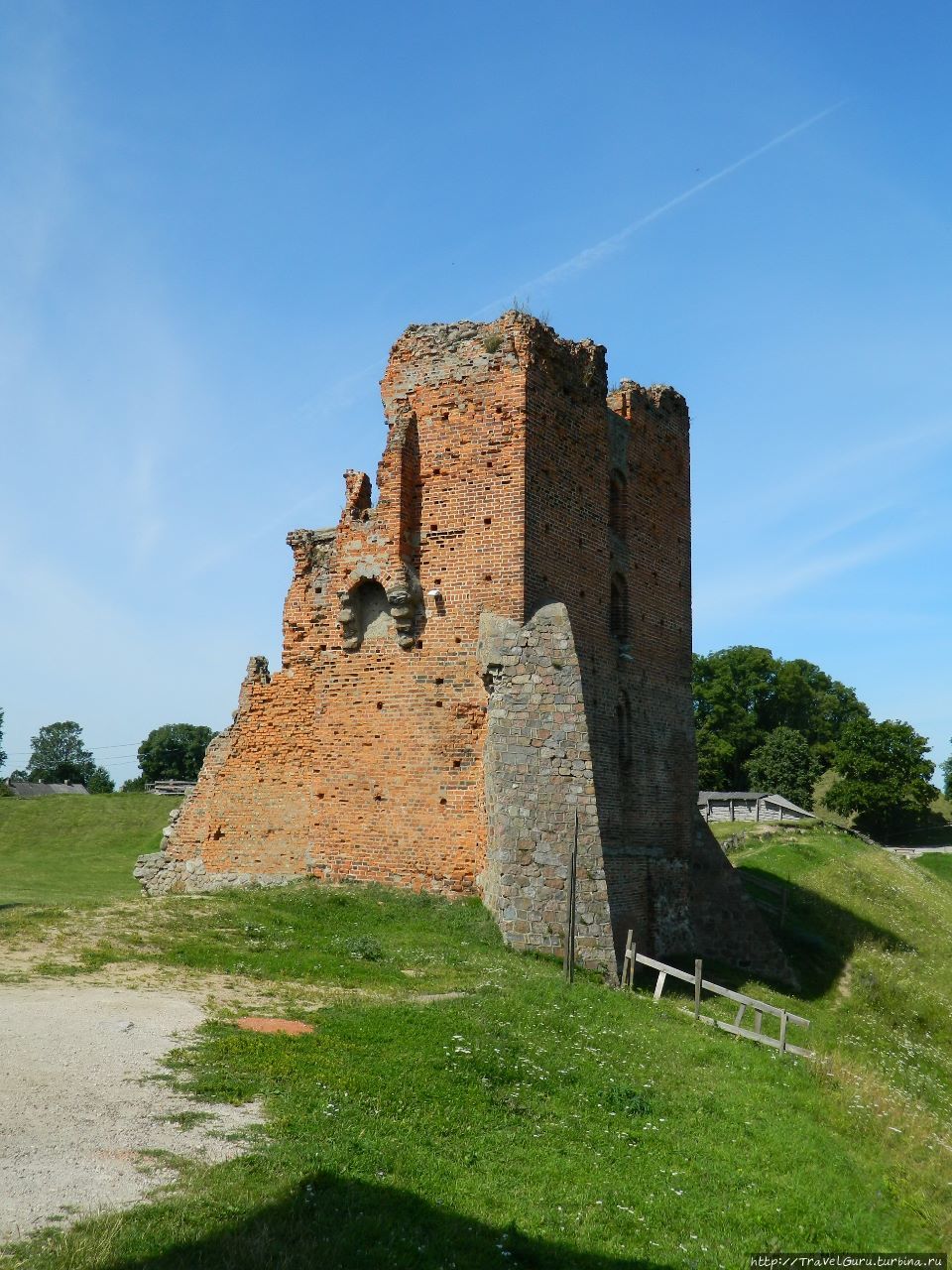 Остатки башен Новогрудского замка, где мог короноваться Миндовг, объединитель литовских и белорусских земель Навагрудак, Беларусь