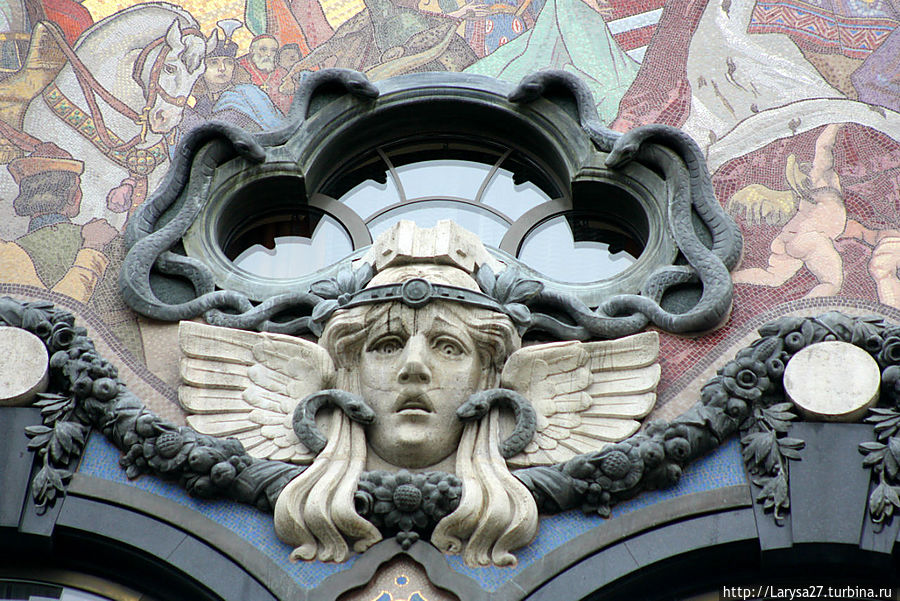 Маскарон на фасаде здания бывшего турецкого банка. Будапешт, Венгрия