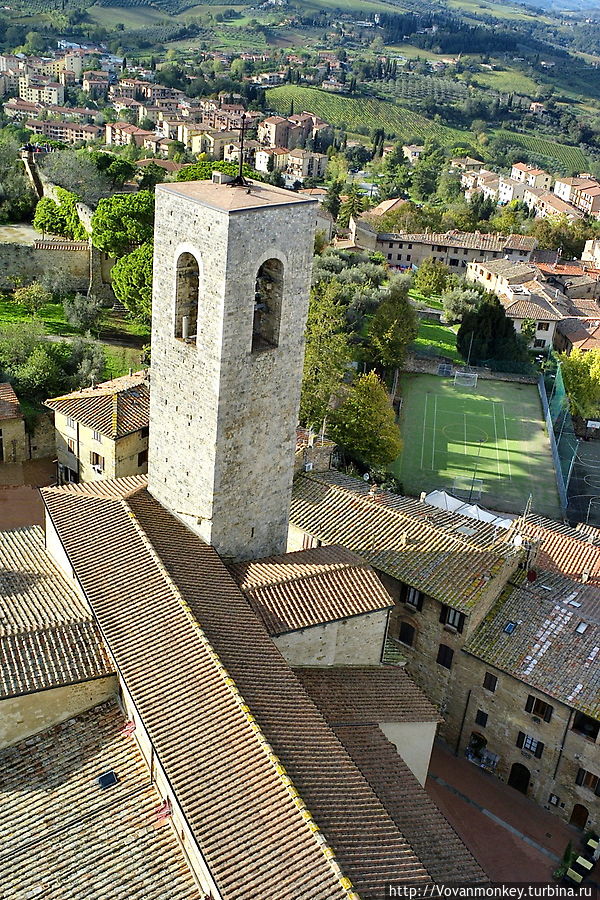 Соборная башня Колледжиата. Соборная башня Колледжиата.