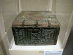 Деревянный короб для хранения Корана,изготовленный в восточном Иране в 1344 году.