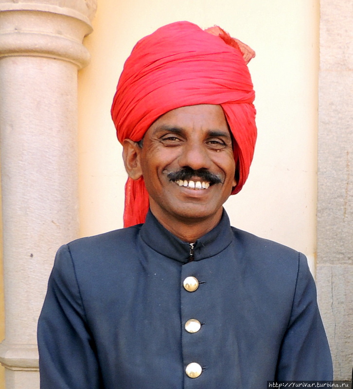 Охранники дворца с удовольствием позируют Джайпур, Индия