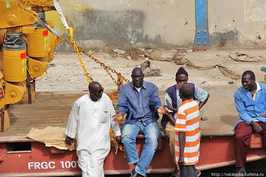 Барк Седов. Как встречают корабли... Дакар, Сенегал Барк Седов. Как встречают корабли... Дакар, Сенегал