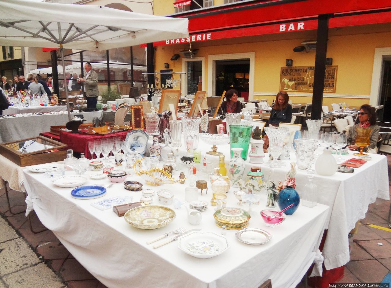 Ницца. Антикварный рынок Cours Saleya Ницца, Франция Ницца. Антикварный рынок Cours Saleya Ницца, Франция