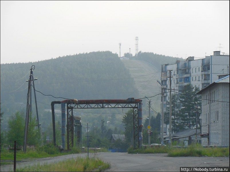 Окраина города — район, в котором мы жили. Окраина города — район, в котором мы жили.