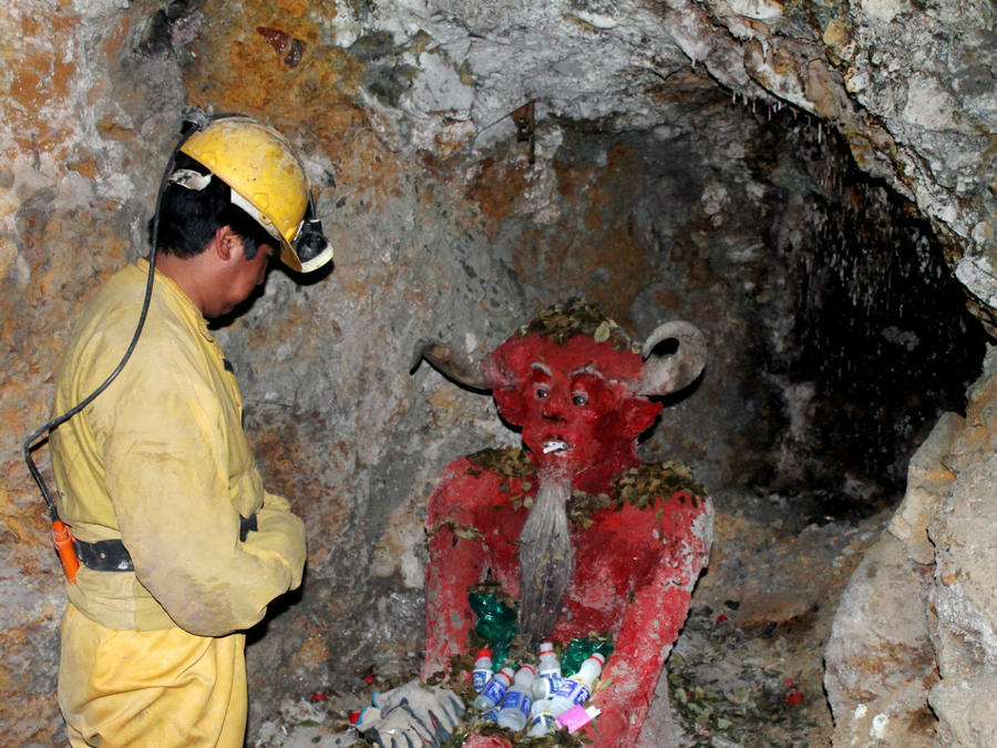В гостях у покровителя шахтёров Потоси, Боливия