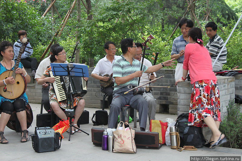 Как китайцы отдыхают в выходные Сиань, Китай