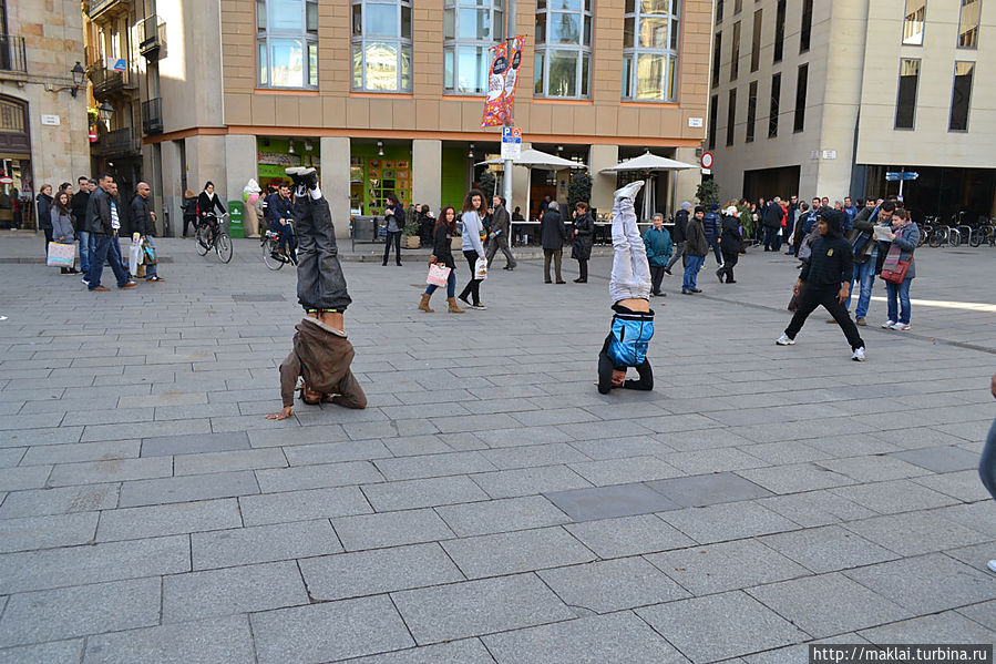 Излюбленное место любителей брейк-данса. Излюбленное место любителей брейк-данса.