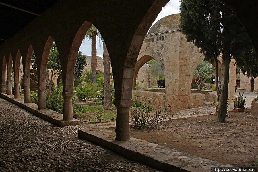 Древний монастырь в Напе Кипр