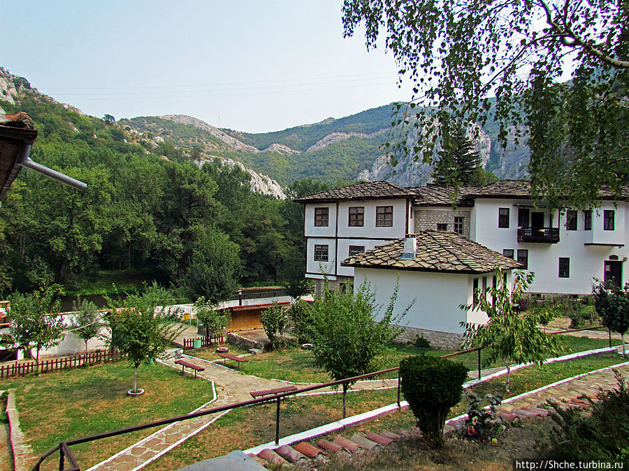 Черепишский монастырь — обитель в живописнейшем ущельи Черепиш, Болгария