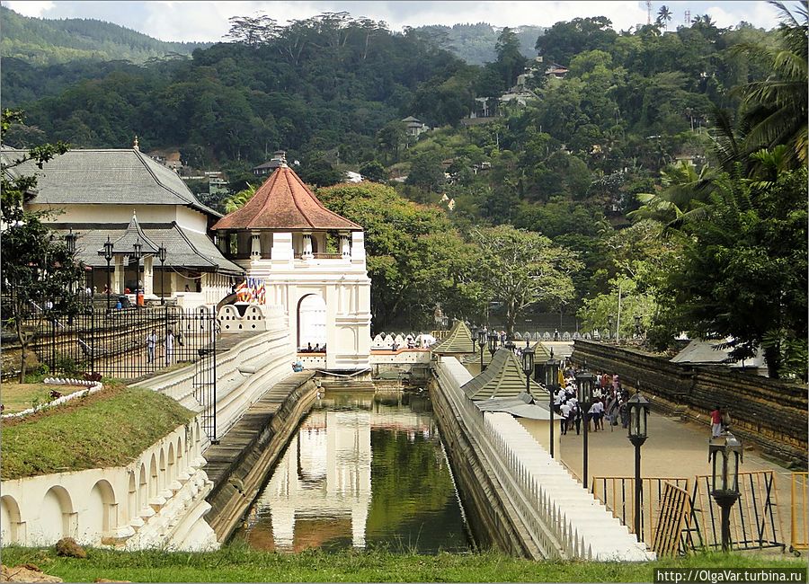 *Город Канди — последняя столица ланкийских королей и объект всемирного наследия ЮНЕСКО Канди, Шри-Ланка