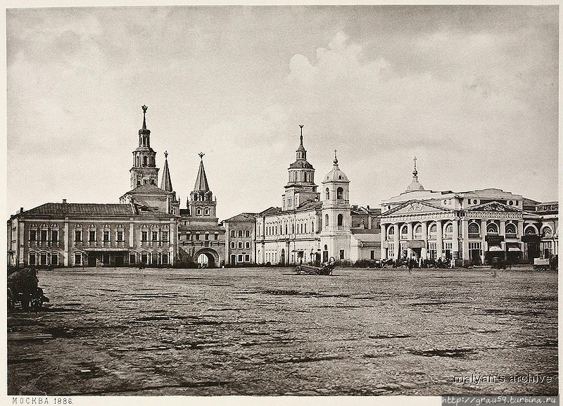 На фотографии, сделанной незадолго до сноса, располагается слева.(Из Интернета) Москва, Россия