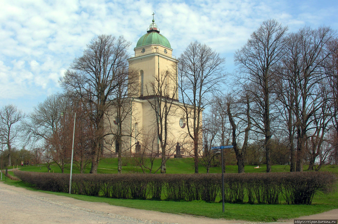На острове Исо-Мустасаари стоит церковь, которая может служить маяком – у нее наверху установлено соответствующее оборудование. Хельсинки, Финляндия