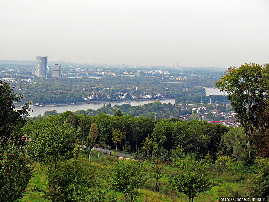 вид от усадьбы на Рейн аж до Бонна вид от усадьбы на Рейн аж до Бонна