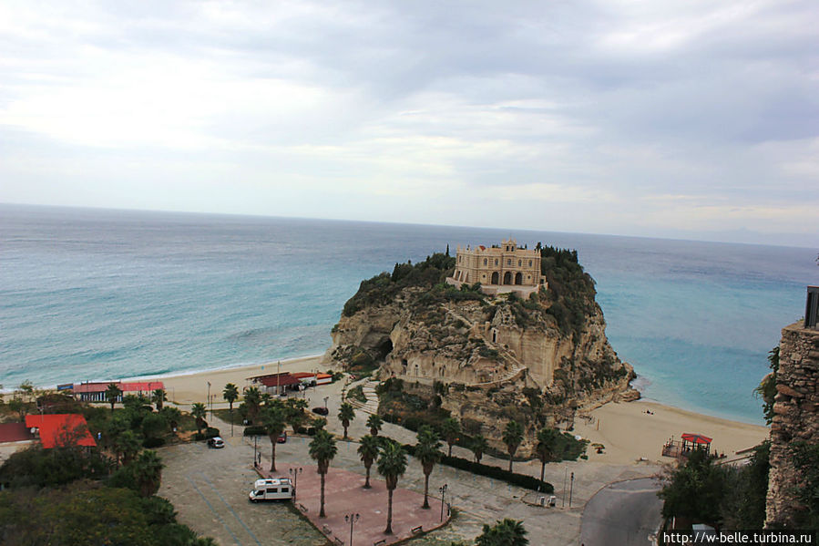 А вот и тот самый открыточный вид, визитная карточка Калабрии. А вот и тот самый открыточный вид, визитная карточка Калабрии.